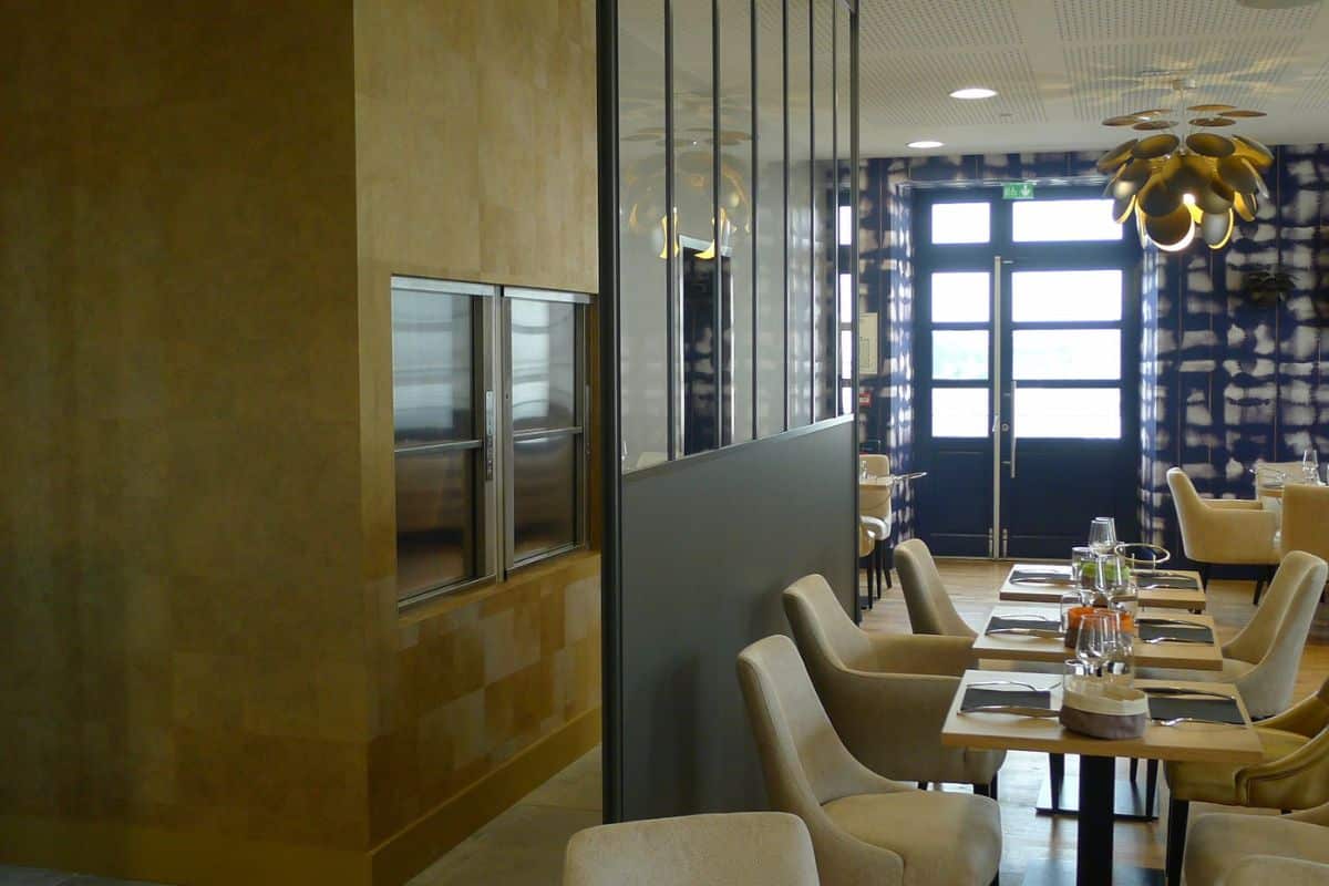 Monte-plats salle de restaurant